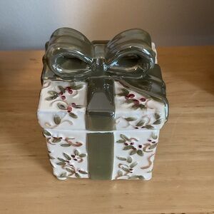 YANKEE CANDLE Christmas Present Gift Box Tealight Holder Holiday Decor